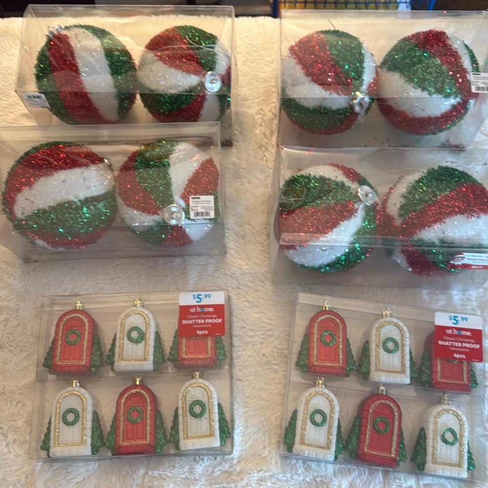 6 pack of beautiful ornaments 🎄